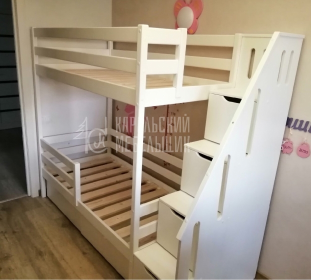 Кровать двухъярусная с комодом лестницей из массива